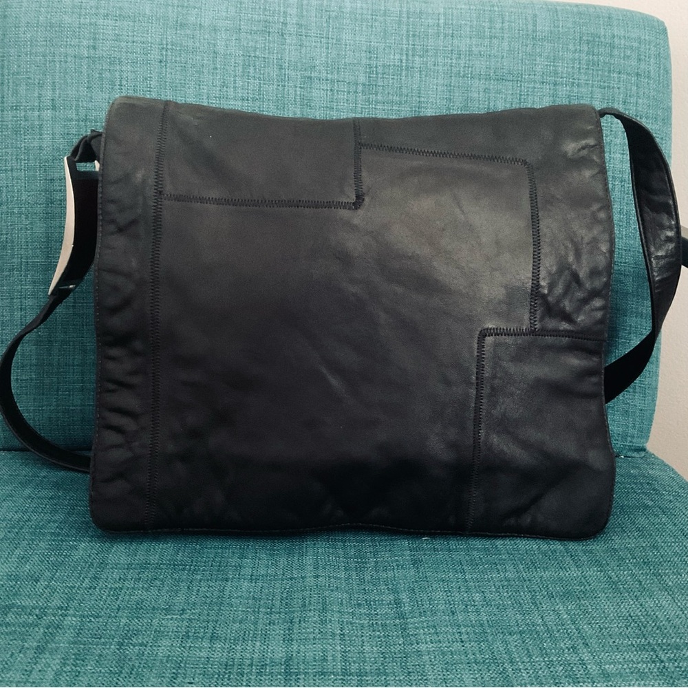 VTG SHARIF BLK Soft Buttery Leather Crossbody Book/PurseMetal&Rosewood Accents
